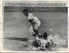 1958 Press Photo Indians Billy Hunter Steals Second, Ken Aspromonte, Senators picture