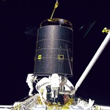 STS-49 Endeavour Satellite (INTELSAT) VI EVA Spacewalks 12X12 PHOTOGRAPH picture