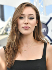 Alycia Debnam Carey in an 8