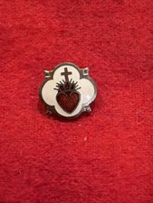 VINTAGE CLOVER SHAPED RELIIOUS LAPEL PIN SACRED HEART OF JESUS w/ CROWN (2) picture