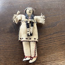 VINTAGE LAKOTA / DAKOTA INDIAN Seed BEADED DOLL -  TANNED HIDE Handmade picture