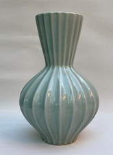 VINTAGE CELADON GREEN FLOWER VASE ASIAN ORIENTAL FLUTED RIBBED 20 RIB LINES 12