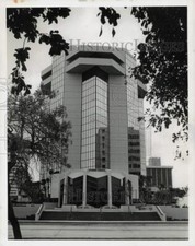 1975 Press Photo Savings and Loan Citizen's Federal new building - lry17364 picture