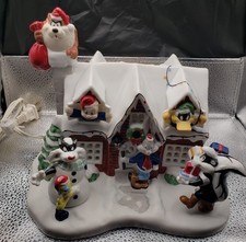 RARE VTG WB Looney Tunes Lighted Ceramic Christmas House 1st Edition 1995 w/ Box picture