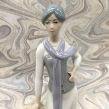 Vintage Casades Figurine Statue Porcelain Woman at the Well Filling Jug 10 1/8” picture