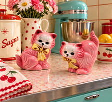 VINTAGE PINK CAT CERAMIC SALT & PEPPER SHAKERS * RETRO KITSCH KITTENS picture
