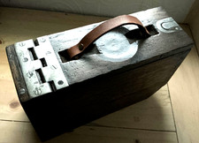 **ALL COLLECTORS**PIECE OF HISTORY WWI AMMO BOX,BRASS BURNS,WOOD,DOVETAIL picture