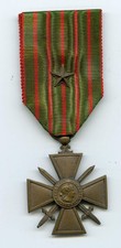 WWI FRANCE French CROIX DE GUERRE 1914-1918 War Medal Complete with Hanger picture
