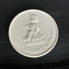 Vintage 1976 Goebel Hummel Collectors Club Member Plaque Merry Wanderer 4