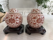 A pair of Chinese antique 19th century porcelain ginger jars red color picture