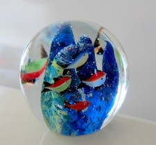 ART GLASS FISH IN THE OCEAN  HEAVY BALL SHAPE PAPERWEIGHT aquarium picture