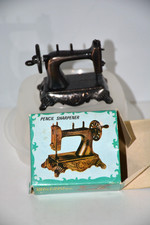 Miniature Vintage Sewing Machine Pencil Sharpener Diecast Metal Dollhouse 8751 picture