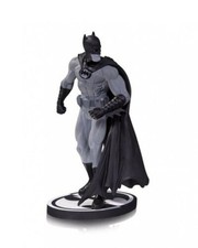 DC Collectibles Batman Black & White Gary Frank Earth One Statue – New in Box picture