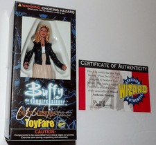 TOYFARE BUFFY THE VAMPIRE SLAYER ACTION FIGURE SIGNED BY ARTIST CLAY MOORE W/COA picture