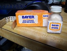 NOS Vintage Bayer Non-Aspirin Glass Bottle in Box 24 ct. from Closed Drugstore  picture