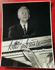 ARTHUR  RUBINSTEIN -  POLISH / AMERICAN  PIANIST - AUTOGRAPHED  PHOTO picture