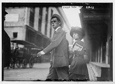 Photo:Evelyn Nesbit Thaw 1910s City Street Fashion Walk picture