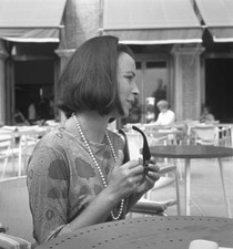 English actress Claire Bloom portrayed while talking Lido Venice 1- Old Photo picture
