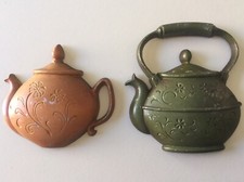 VINTAGE SEXTON USA 2 Hanging WALL PLAQUES Teapots 1967 1505 1506 Cast Metal picture