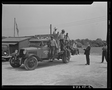 Photo:Bridgeton New Jersey 1942 Harvest Pickers Truck Farm Workers picture