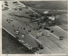 1969 Press Photo Airplane Accidents- Aircraft flips over and burns. picture