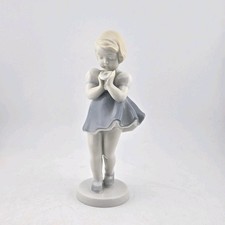 Graf von Henneberg Ilmenau Girl with Flower Figurine Porcelain GDR Germany Vtg picture