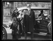 Photo:Oscar Underwood Washington DC 1920s Man and Woman with Car picture
