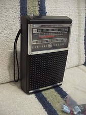 GE 7-2500A FM/AM Radio Professionally Repaired Works Excellent Vintage 1979 picture