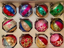 Lot 156 - VTG Pre-WWII Set of 12 Hand-Blown Hand Decorated Polish Ornaments picture