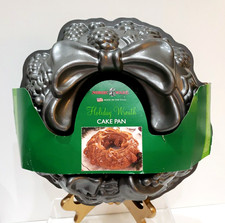 Nordic Ware Holiday Wreath Cast Aluminum Nonstick Cake Bundt Heavy Pan 9 Cup New picture