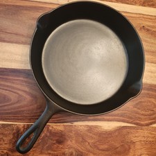 Lodge 3-Notch Cast Iron Skillet No. 8, MM