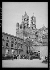 Photo:Palermo Sicily Italy 1900s Palermo Cathedral exterior people square picture