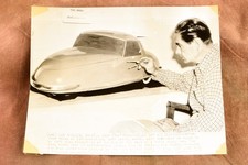 Cary Davis Three-Wheel Car Design Los Angeles 8¼x6½ 1947 AP Wire Photo V32 picture