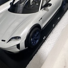 1/18 Dealer Edition Porsche Mission E Cross Turismo (Light Metallic Grey) Resin picture