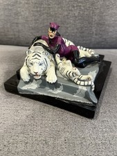 Catwoman: A Tigress Among Tigers DC Universe Collection Figurine 961 Of 2500 picture