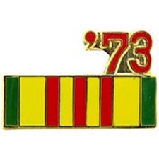 1973 VIETNAM SERVICE RIBBON LAPEL OR HAT PIN picture