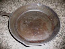 Vintage Lodge Number 10 1931-33 Cast Iron Skillet In Good Condition  One Notch picture