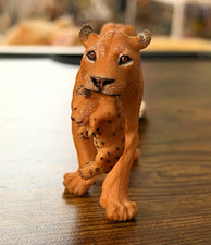 Papo Lioness Carrying Cub Plastic Figurine Brown/Black Matte Realistic picture