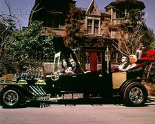 The Munsters Mobile Dragula 1964 Fred Gwynne Yvonne Decarlo 4x6 Picture Celebr picture