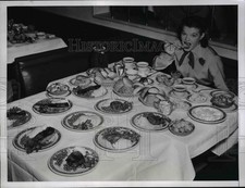 1952 Press Photo Carolyn Wood eating huge meal at Bradford Hotel picture