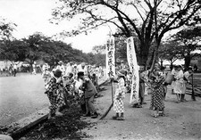 Evacuated children clean Ueno Park after Great Kanto Earthquake- Japan Old Photo picture