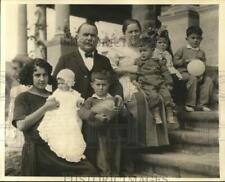 1928 Press Photo Mexican President-Elect Juan Escapulario at home with family picture