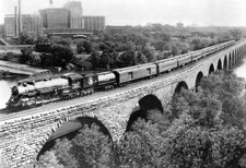 GN Empire Builder crossing Minneapolis stone arch bridge circa 1929 8 x 10 Photo picture