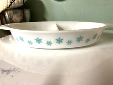 Pyrex Snowflake #28 split casserole 1 1/2 qt. NO Lid very good cond. picture