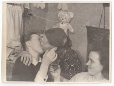 1940s Kiss Two women girls kissing Affectionate couple antique photo Lesbian Int picture