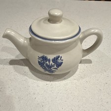 Pfaltzgraff Yorktowne Teapot 5” H X 8 1/2 Spout To Handle 555T picture