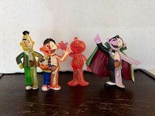 Sesame Street x Freeny's Hidden Dissectibles Set of 4 - Ernie, Bert, Count, Elmo picture