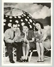 Actresses VICKI VOLA & MITZI GOULD W/ Dir. Brewster Morgan Vtg. 1939 Press Photo picture