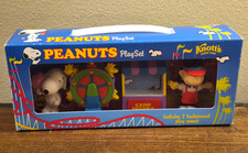 Peanuts Camp Snoopy Knott's Berry Farm Playset New in Box picture