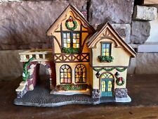 Heartland Valley Limited Edition Lighted House 2001 Christmas Village picture